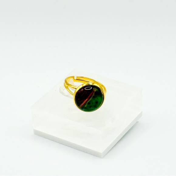Gold Ring with Green Stone - Picture 1 of 1
